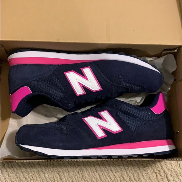 NEW BALANCE SHOES - Picture 1 of 3